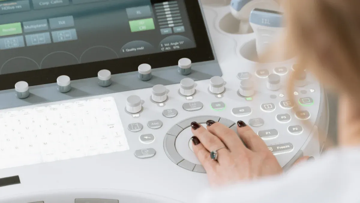 How does HCNR201-500E improve medical imaging sampling control?